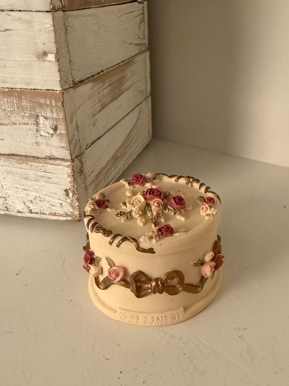 Tiny Rose Trinket Box.    Vintage.